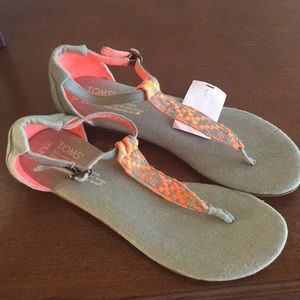 NWOT Toms Canvas Sandals Gray / Neon